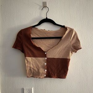 shein brown block baby cropped tee (size XS)